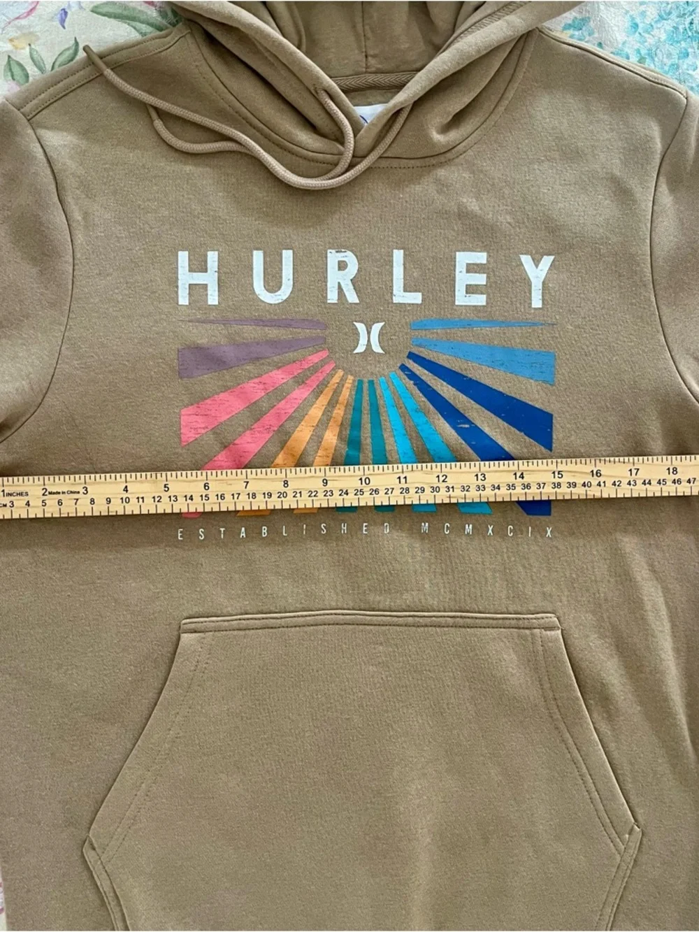 NWT Hurley Rainbow Graphic Fleece Pullover Hoodie Beige Tan Men’s Small Surf